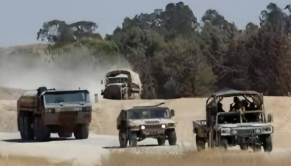 俄军也拦不住!以军装甲越境狂袭,更可怕的是,头顶还有外军援助