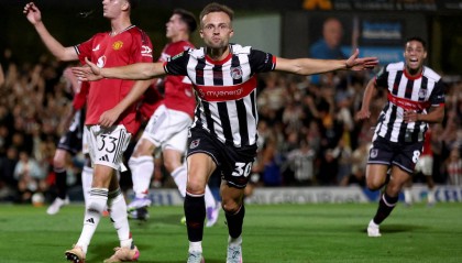 杀人诛心！英乙队点球战淘汰曼联 主帅称赞红魔走在正确道路