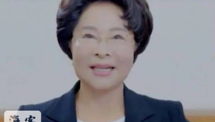 厉害了！韩国93岁女校长因冻龄走红，网友：看着比我还年轻