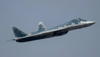 62岁苏-57飞行员炫技“落叶飘”,他说:歼-20成群飞行非常棒