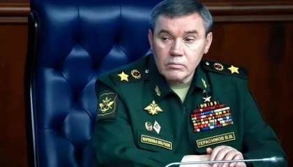 普京一声令下,俄罗斯发出全球逮捕令,拜登慌了,紧急对俄通话