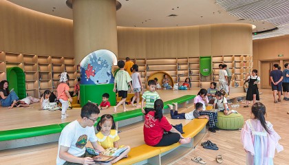 多地图书馆批评放娃现象,责备家长也没用