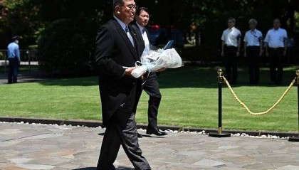 取消访问!中方罕见发大火,我外长当众点名警告日本,石破茂重新开始公开“反省”战争