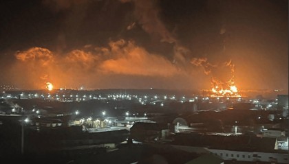 美国不给战斧拉倒,乌克兰搬出先进导弹,陆海空联合轰炸俄罗斯