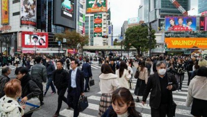日本多地政府部门引入“做四休三”工作制