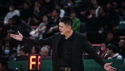 以对手身份重回辽篮 杨鸣再见莫兰德没有开心可言