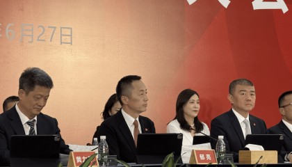 万科董事长辛杰辞职!年薪0元、原定明年退休,曾多次代表深铁力挺万科