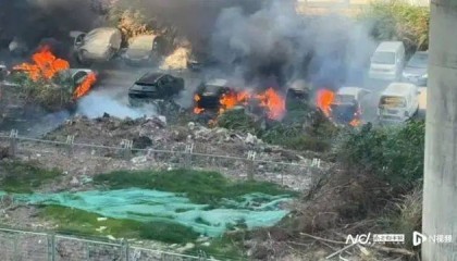 黑烟滚滚!十几辆汽车被烧!深圳官方通报