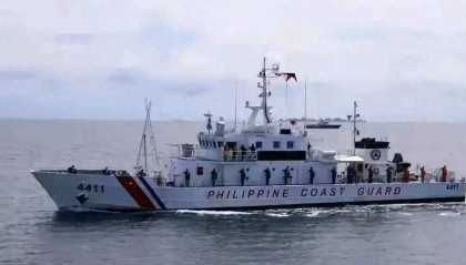菲律宾大船高速冲撞中国海警艇?中方公布视频,才知菲方闯了多大祸