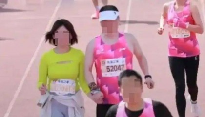 董事长手牵年轻女子参加马拉松被拍到?A股公司深夜发声→