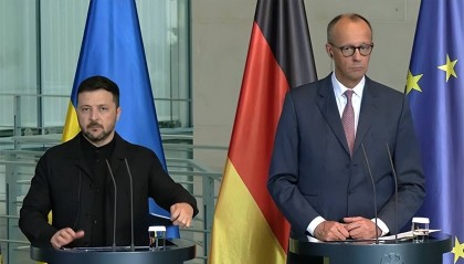 乌克兰无人机大举进攻莫斯科,首都机场混乱!俄军5万大军,立刻集结苏梅!