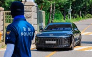 尹锡悦拒捕现场曝光：门口僵持140分钟，其拒绝自愿离开，知情人称“难以动武”