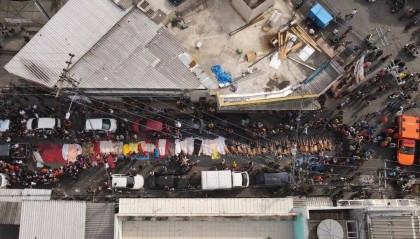 巴西强力“剿匪”!里约热内卢警匪激战,已有120多人死亡,总统卢拉发声,现场画面曝光→