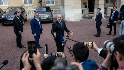 美商务部长:“绝对期望”稀土问题得到解决