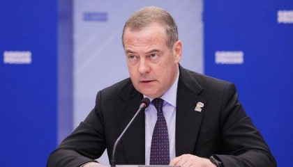 梅德韦杰夫警告欧洲:将追究任何试图没收俄资产的国家,“直至本世纪末”