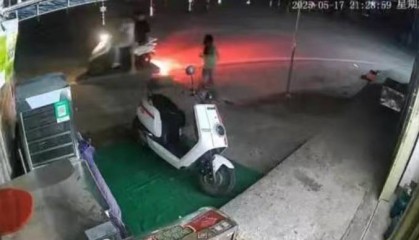 海南警方通报“两名飞车党追幼儿园小女孩”:系女孩亲属同学,已调解