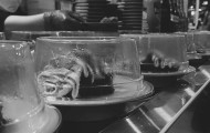 网红日料排队10小时，黄牛都看不下去了