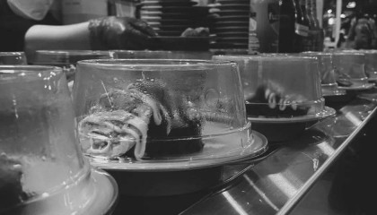 网红日料排队10小时,黄牛都看不下去了