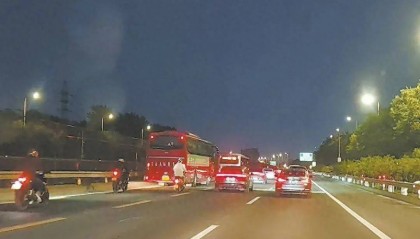 正在严查!京通快速路,半小时18辆摩托车违法行驶