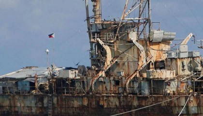 仁爱礁迎来大结局？菲律宾不许中国拖走破船，中国海警寸步不让，马科斯沦为国际笑柄