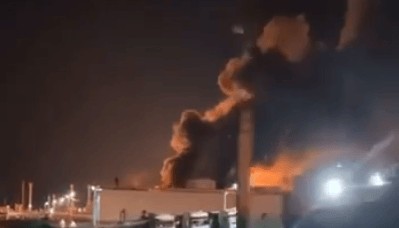 突发！一供给俄军的炼油厂被乌军袭击发生爆炸