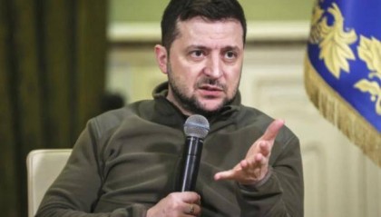 顿巴斯前线被打穿,10万乌军临阵脱逃!泽连斯基索要“战斧”导弹