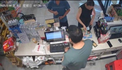 女子购物拿10元“虚晃一枪”假装结账,店主:没想过被骗,女子未还钱