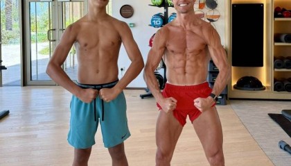 C罗解释与14岁儿子身高差:我身高1米87,迷你罗身高1米85