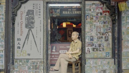 照相馆老板得癌症 想举办生前告别会