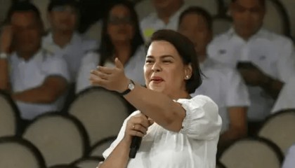 菲律宾政坛一夜变天,16万菲军突然站队,杜特尔特关键时刻重新出山