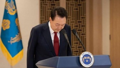 法院下达“最后通牒”,连抓人带抄家,尹锡悦还能垂死挣扎一下?