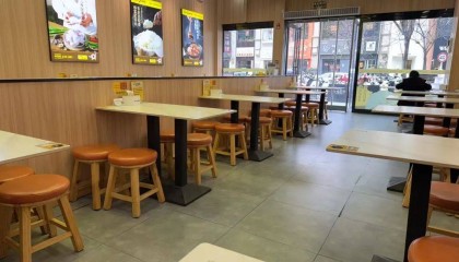 杨铭宇黄焖鸡“塌房”后:多位同类店家称生意深受影响