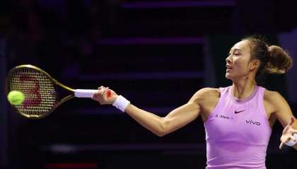 WTA总决赛-郑钦文2-0横扫保利尼 首次参赛便晋级四强