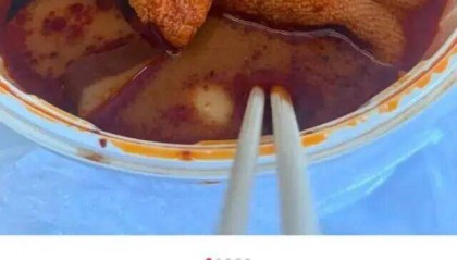 瞬间食欲全无!麻辣烫外卖吃出整块抹布?门店回应