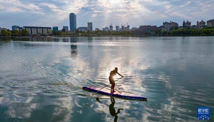 宁夏银川：城在湖中城愈美 湖在城中湖更秀