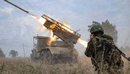 16公里大包围圈,俄军30万大军上刺刀:炸两大造船厂,炸北约教官