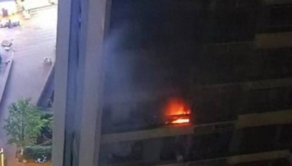 合肥一小区高层深夜起火，有人扯着嗓子呼喊提醒