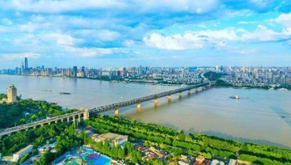 今天是她68岁生日,武汉人:不准退休!