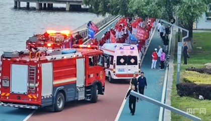 辽宁朝阳暴走团“顶牛”消防车救护车 事实谁来厘清?