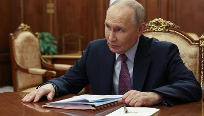 难怪3年都打不垮乌克兰,大批列车越过乌波边界,普京将迎战?