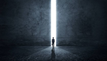 32岁女子银行辞职去大专,学历低又遭解聘