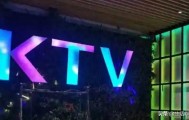 年轻人的欢乐主场，靠老年人“续命”