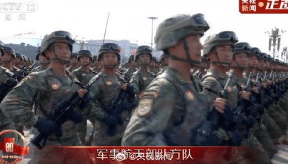 三支兵种首次亮相天安门广场