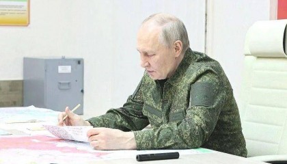 放下武器投降！乌克兰惨状让全世界都看清了，当美国盟友没有好下场