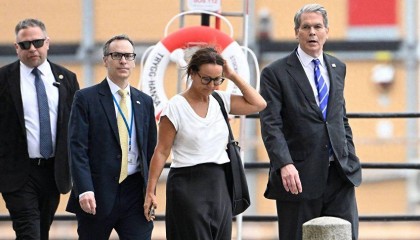 瑞典谈判落幕,中方发布会谈结果,18个字的出现,向全球释放关键信号