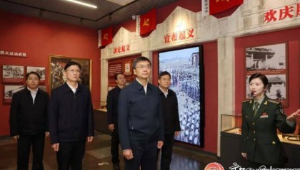 新任省级党委书记走进脱贫户家中:吃得好不好,住得怎么样