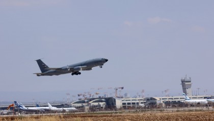 部分美军空中加油机飞离以色列本-古里安机场