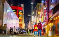 举着“滚回中国”标语牌，韩国都是什么人在搞反华游行？答案揭晓
