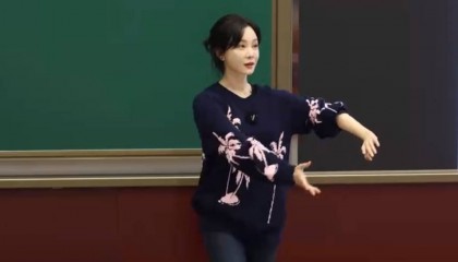 演员陈数现身中戏授课,网友:我的梦中情师