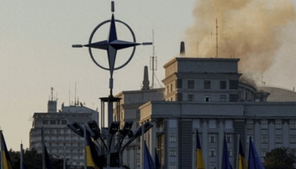 泽连斯基非去莫斯科一趟不可?普京发冲突预告,微妙时刻,基辅政府大楼遭袭,不简单